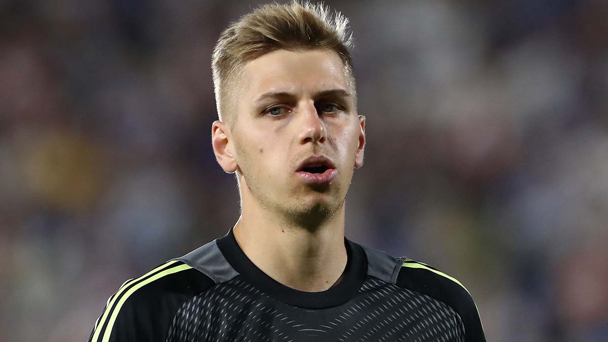 あるぞW杯メンバー入り！コモをCL出場狙える位置へ押し上げた最強守護神。フランス代表入りも夢じゃない、超絶ビッグセーブ集