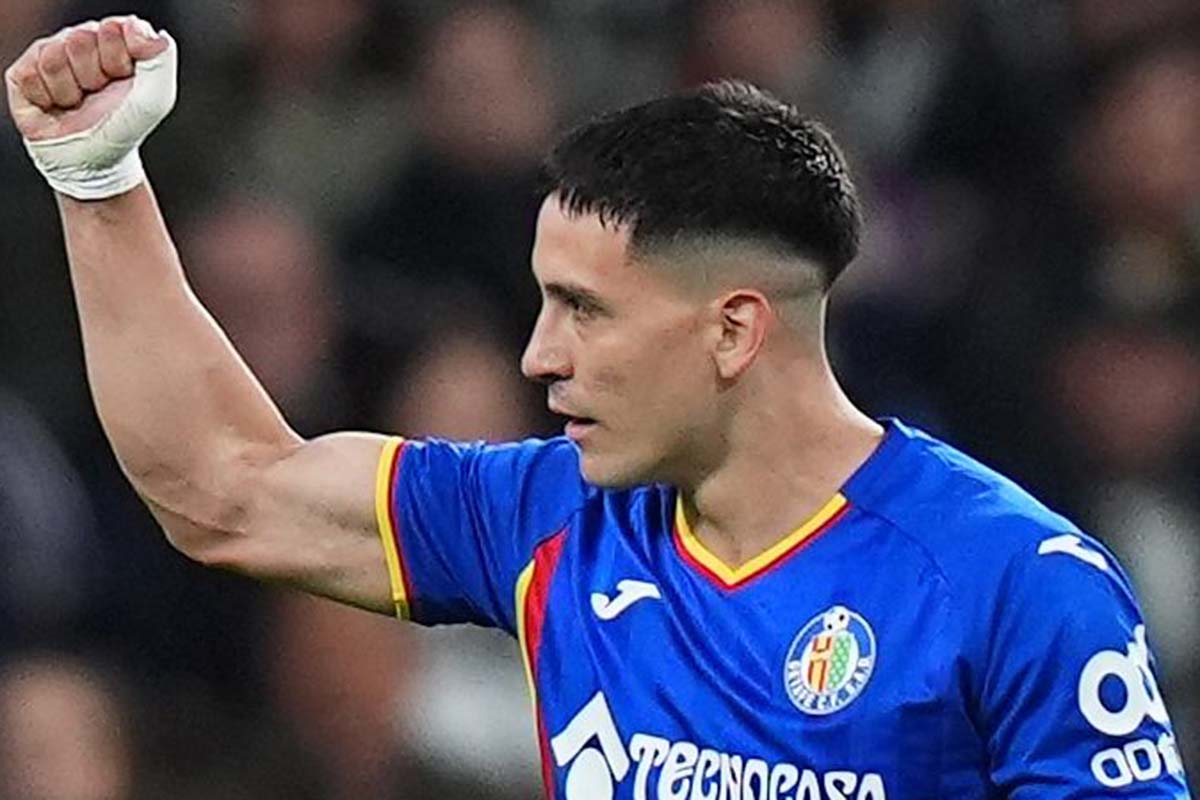 レアル粉砕の超美技スーパーゴール！ふわりと浮いたボールを強烈ボレーでズドン。これには守護神クルトゥワもお手上げだ