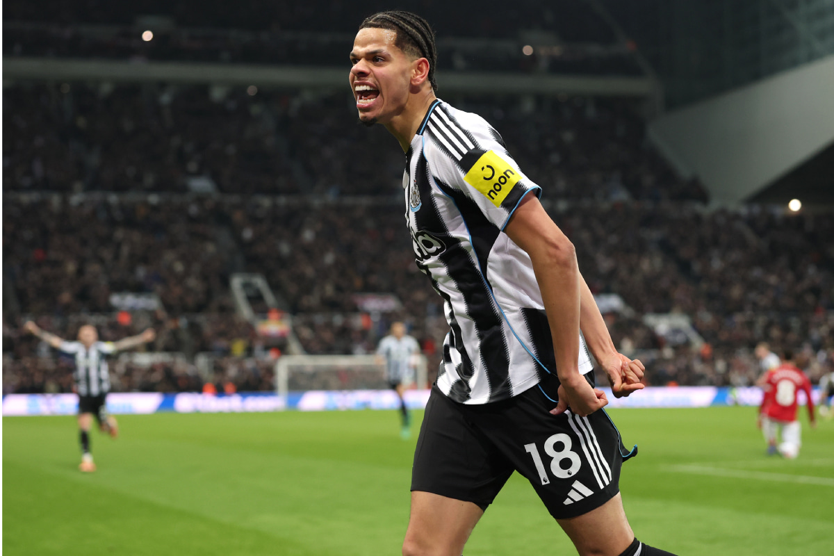 マンUから決めた劇的決勝弾！ ニューカッスルFWオスラの凄いゴールをマルチアングルで！ どこから見ても鮮やかな一撃