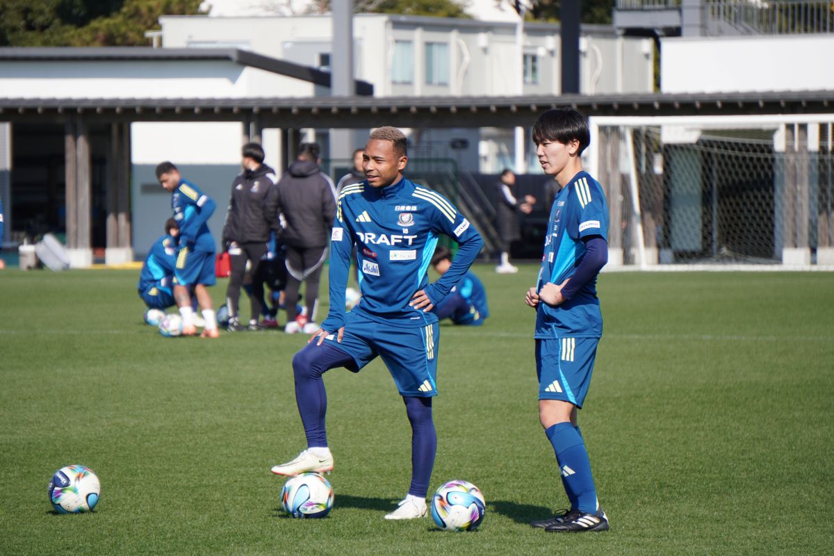 横浜F・マリノス
オナイウ情滋