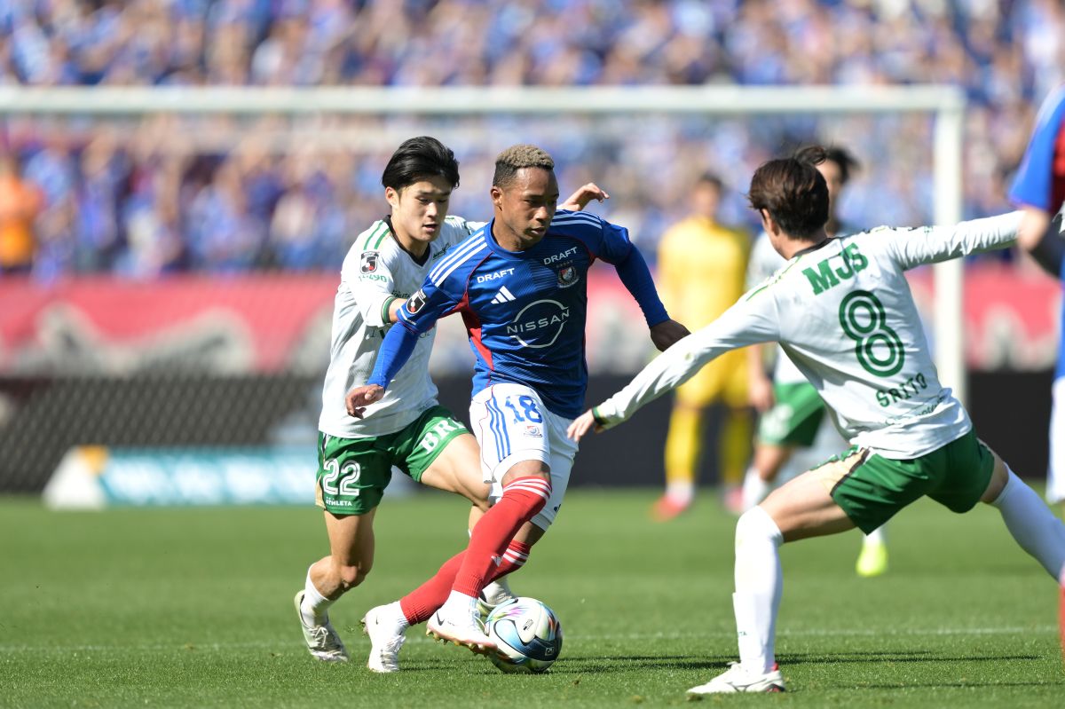 横浜F・マリノス
オナイウ情滋