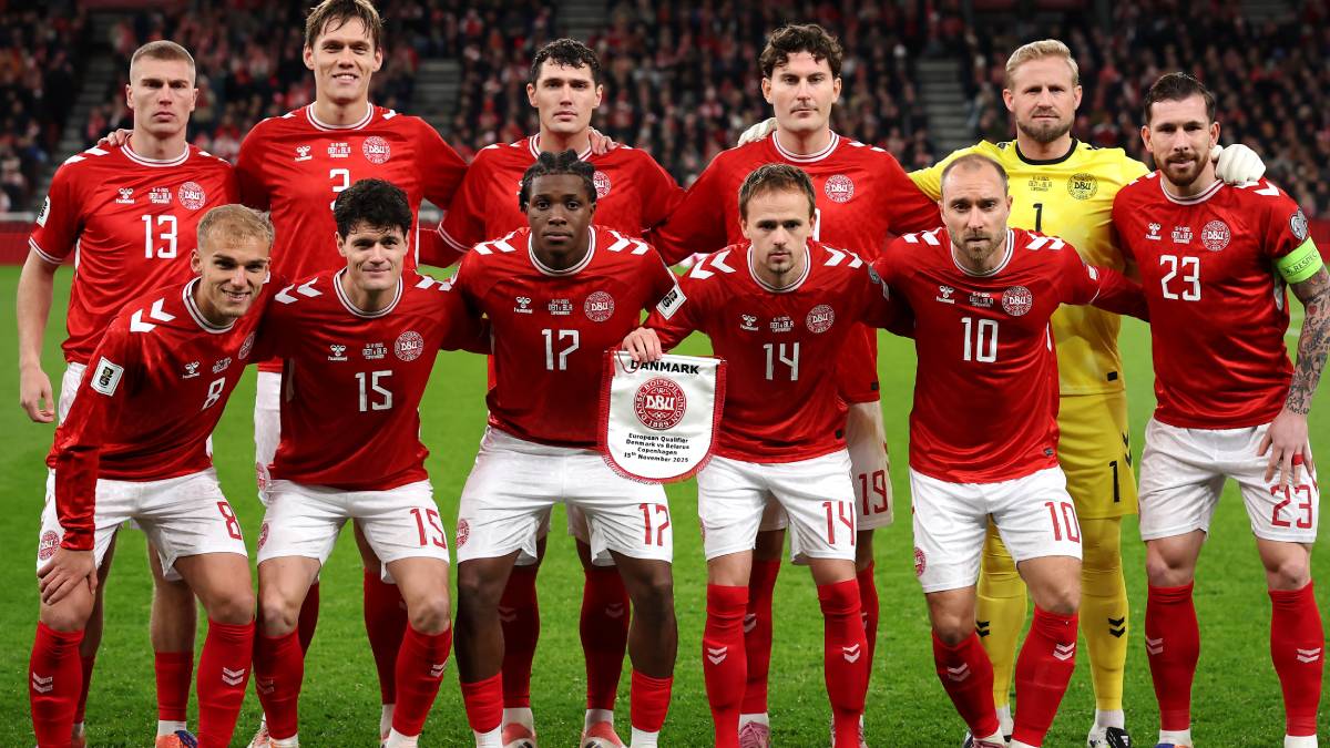サッカーデンマーク代表が新ユニフォームを発表！クラシックな「赤」をベースにした一枚でW杯プレーオフに臨む「忘れられない瞬間を与えてきた色」