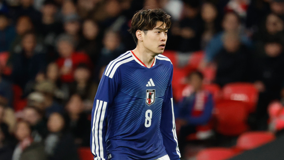 イングランド代表戦のサッカー日本代表　鈴木唯人