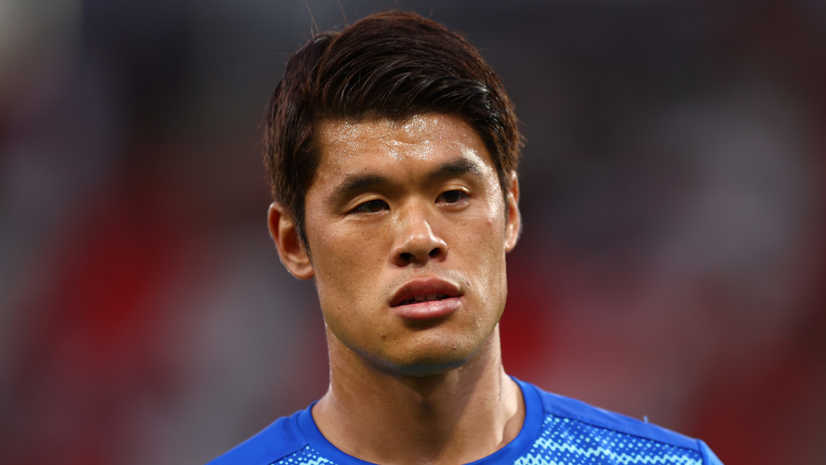 レッドカードでは！？ 酒井宏樹の“両足タックル”に騒然…小競り合いに発展した危険プレー