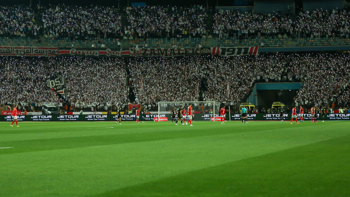 前代未聞！？ VARでゴール認定→まさかの主審の頭にキス…エジプトで起きた衝撃の瞬間