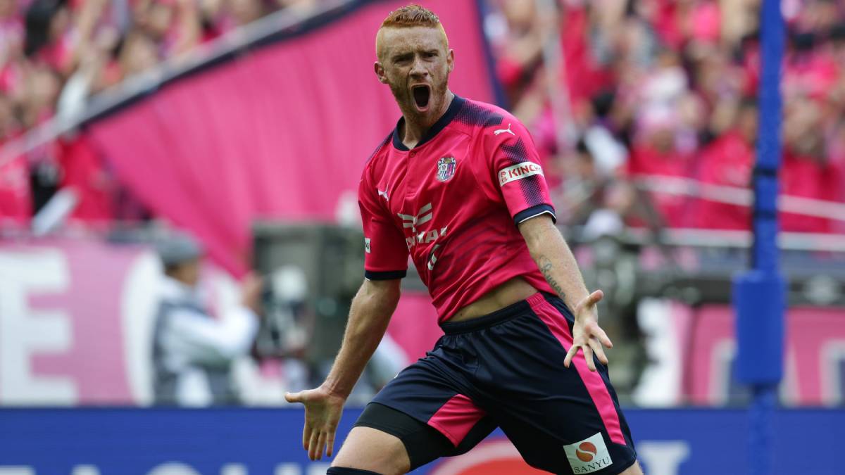 何度見ても凄すぎる！ 現役引退のソウザ、セレッソ大阪時代のゴールがヤバい…ピッチ中央から叩き込んだ衝撃弾プレイバック