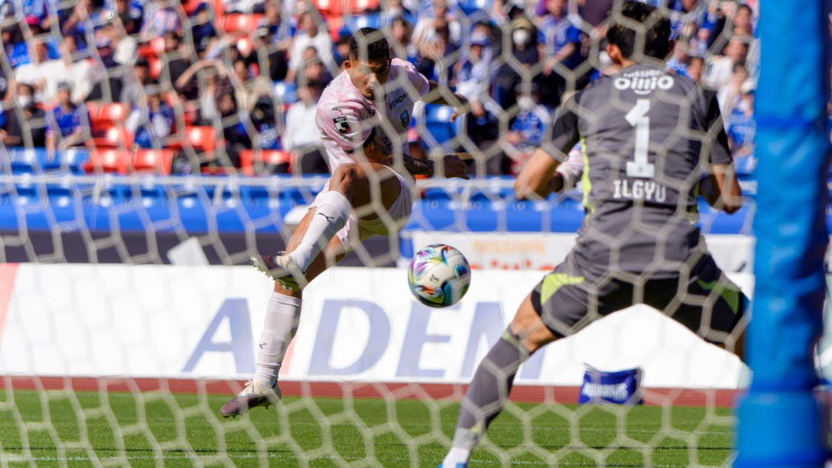 速すぎるシュートスピード！ エリソン、終了間際に豪快な決勝ゴール！ 川崎フロンターレは2試合ぶり白星