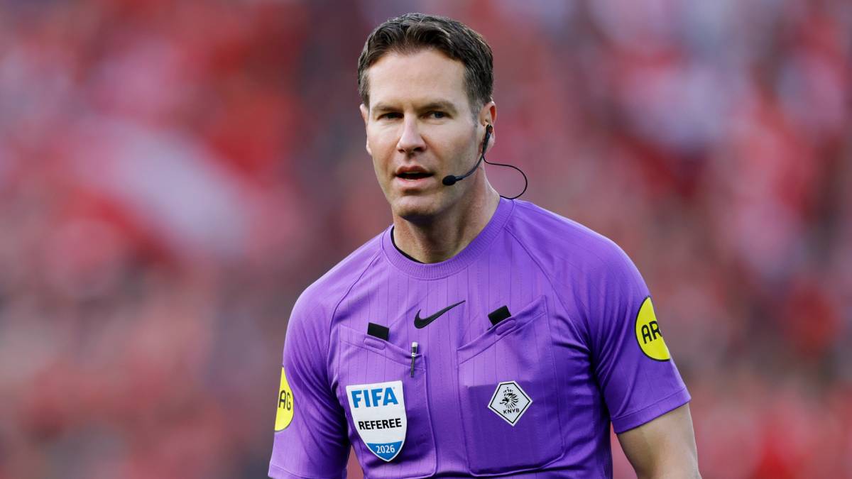 何が起きた？ KNVB杯決勝で主審がスマホ通話…異例の中断理由をオランダサッカー協会が声明