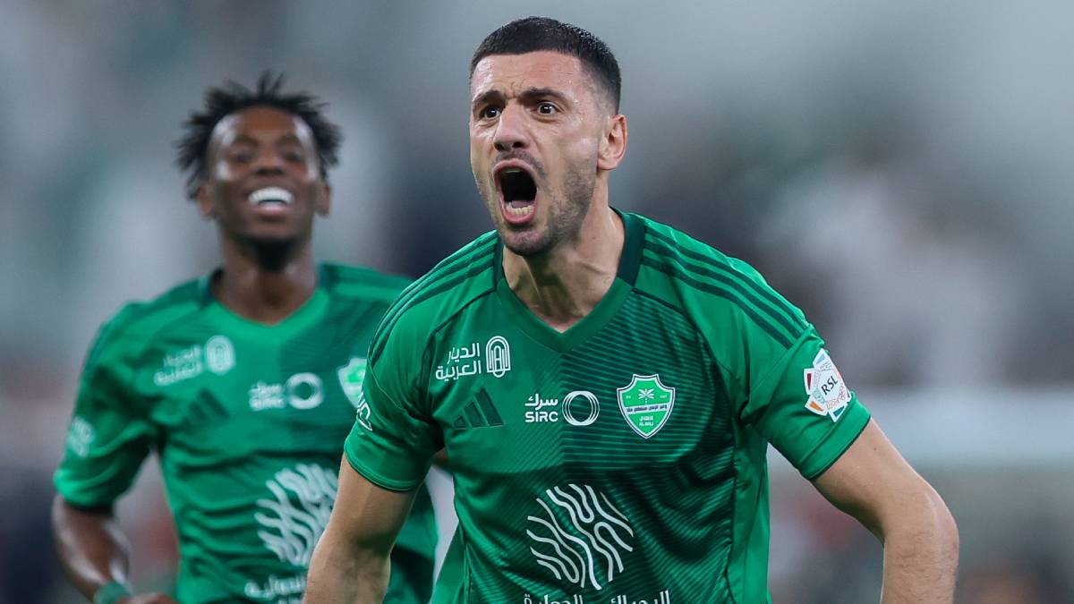 試合後に挑発的行為…アル・アハリDF、相手サポーターにACLE優勝メダルを“見せびらかす”…サウジ強豪対決は荒れ模様に