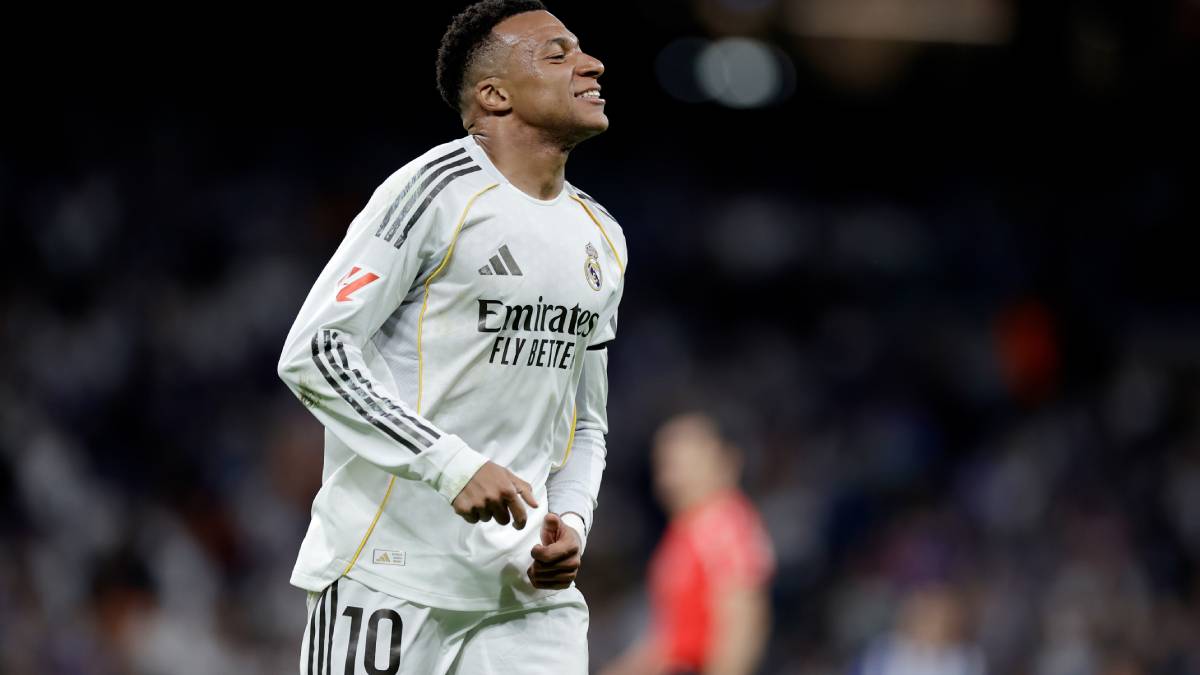 レアルに激震…FWエムバペが負傷退場。現地は左ハムストリング肉離れの可能性を指摘。自ら交代を要求してロッカールームに直行