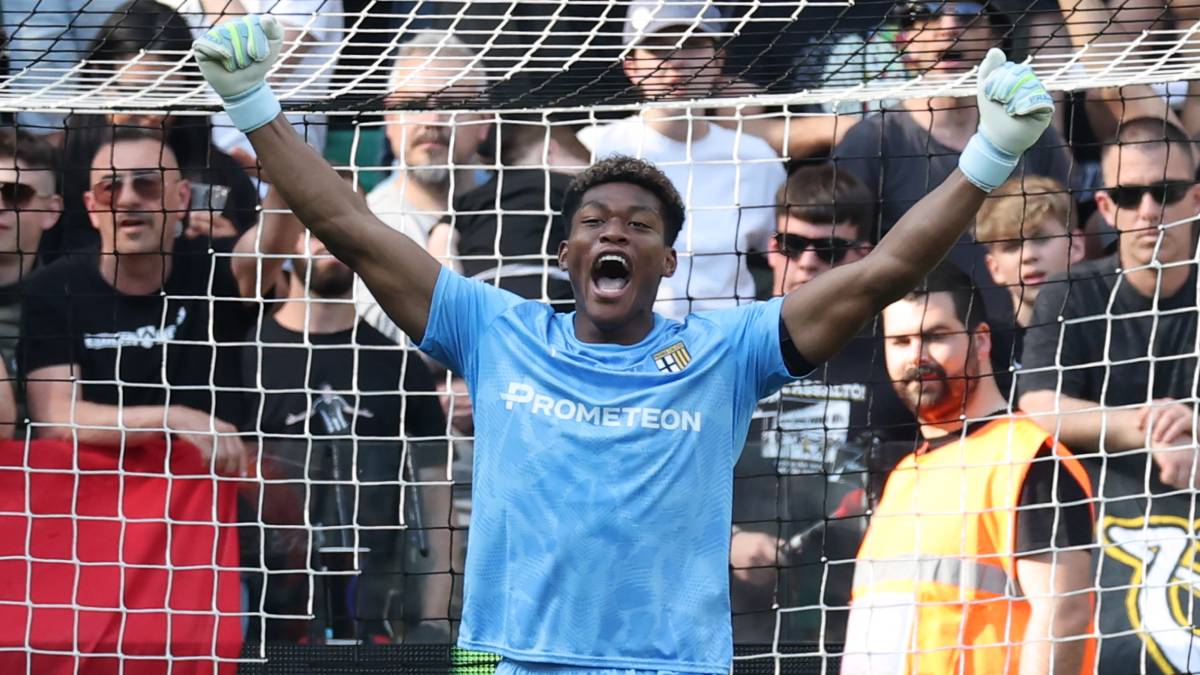 パルマGK鈴木彩艶、スーパーセーブで7試合ぶりの“完封勝利”に貢献！ 試合終了間際にチームを救う指先での“神ストップ”！ 残留に大きく近づく白星