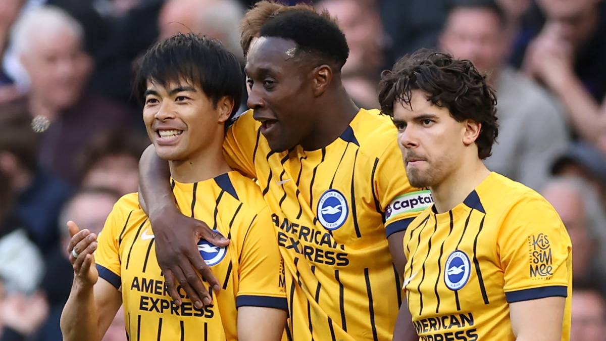 三笘薫のボレーシュートシーン