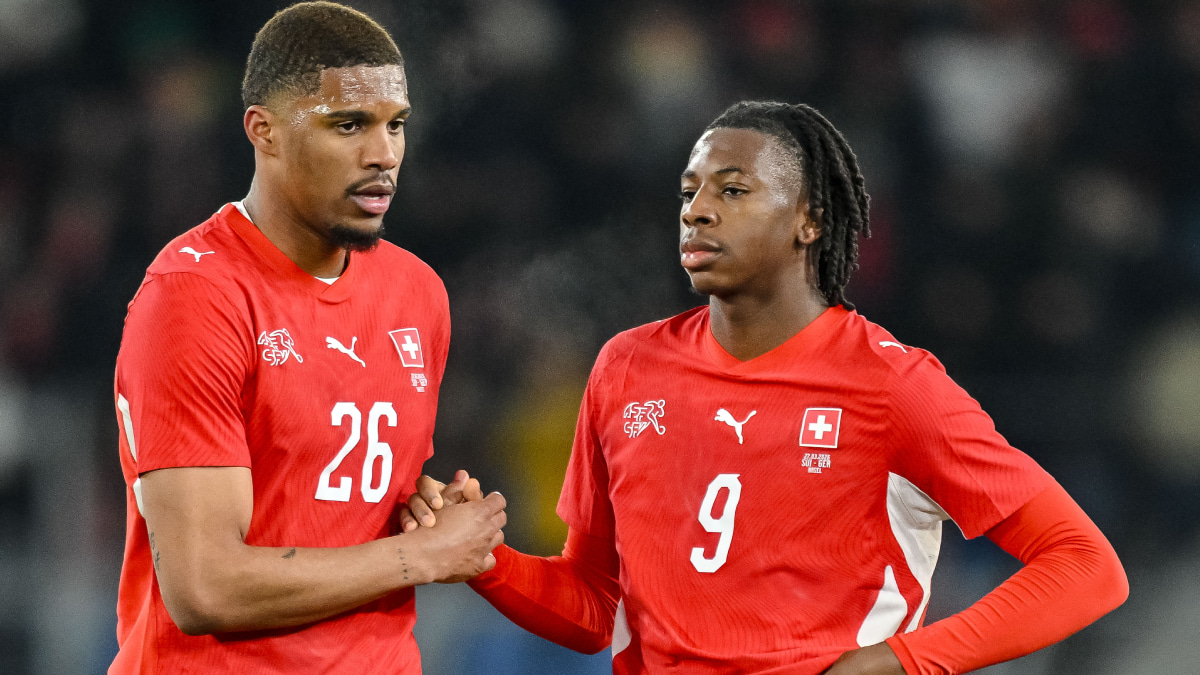 スイス代表のヨハン・マンザンビとオーレル・アメンダ