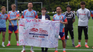 寄せ書き送られる長友佑都と吉田麻也たち