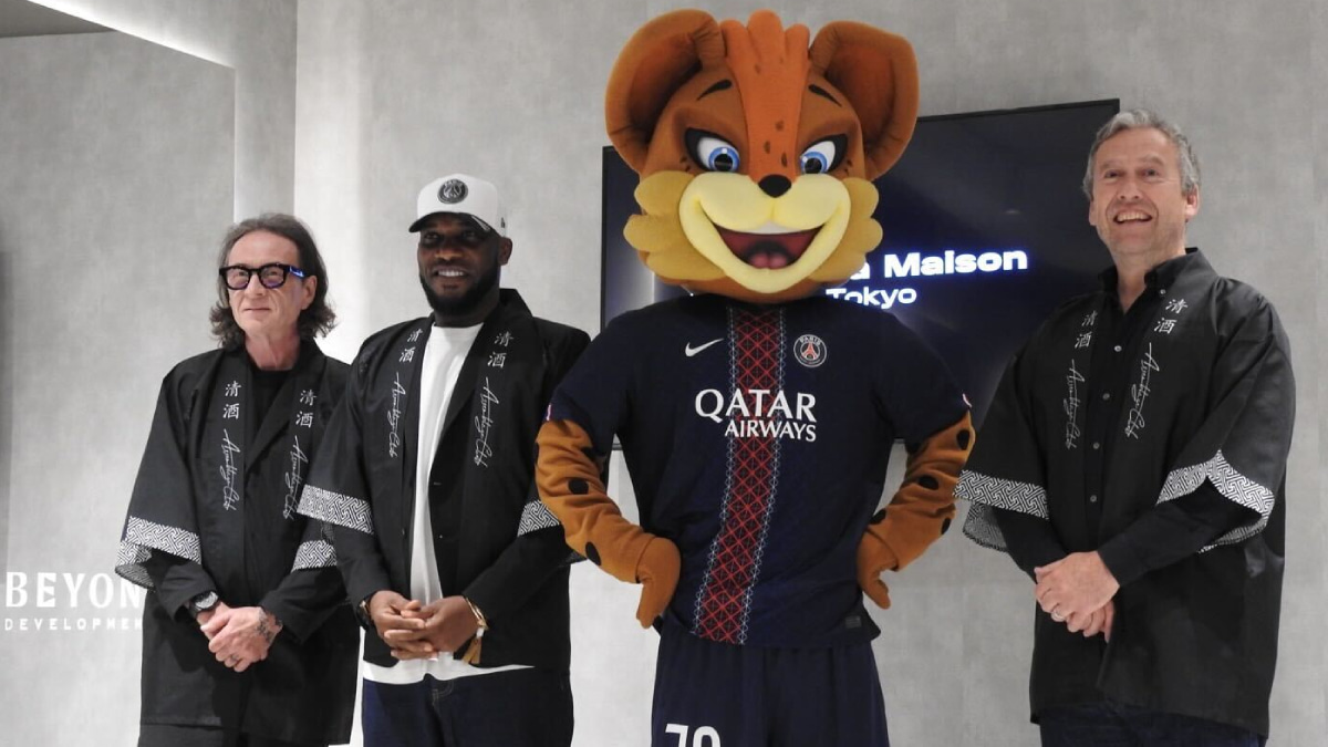 明日から開催！ PSG、「ICI C’EST PARIS LA MAISON」のメディア限定内覧会を実施。クラブOBのオコチャ氏の姿も！