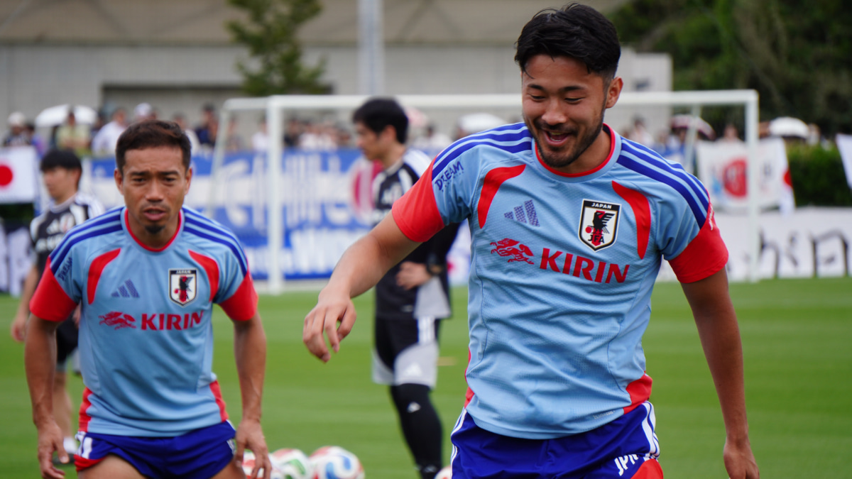 サッカー日本代表、菅原由勢、長友佑都