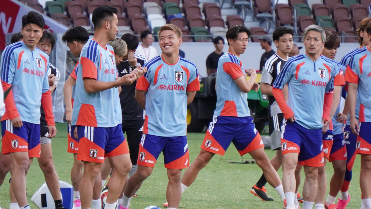 遠藤航が実戦復帰へ！森保一監督が先発起用を明言。サッカー日本代表がアイスランド代表戦へ向けて最終調整。瀬古歩夢はアップ後に引き上げる【練習レポート】