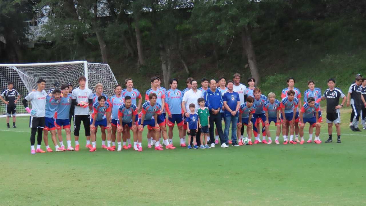 サッカー日本代表　W杯事前合宿3日目　記念撮影