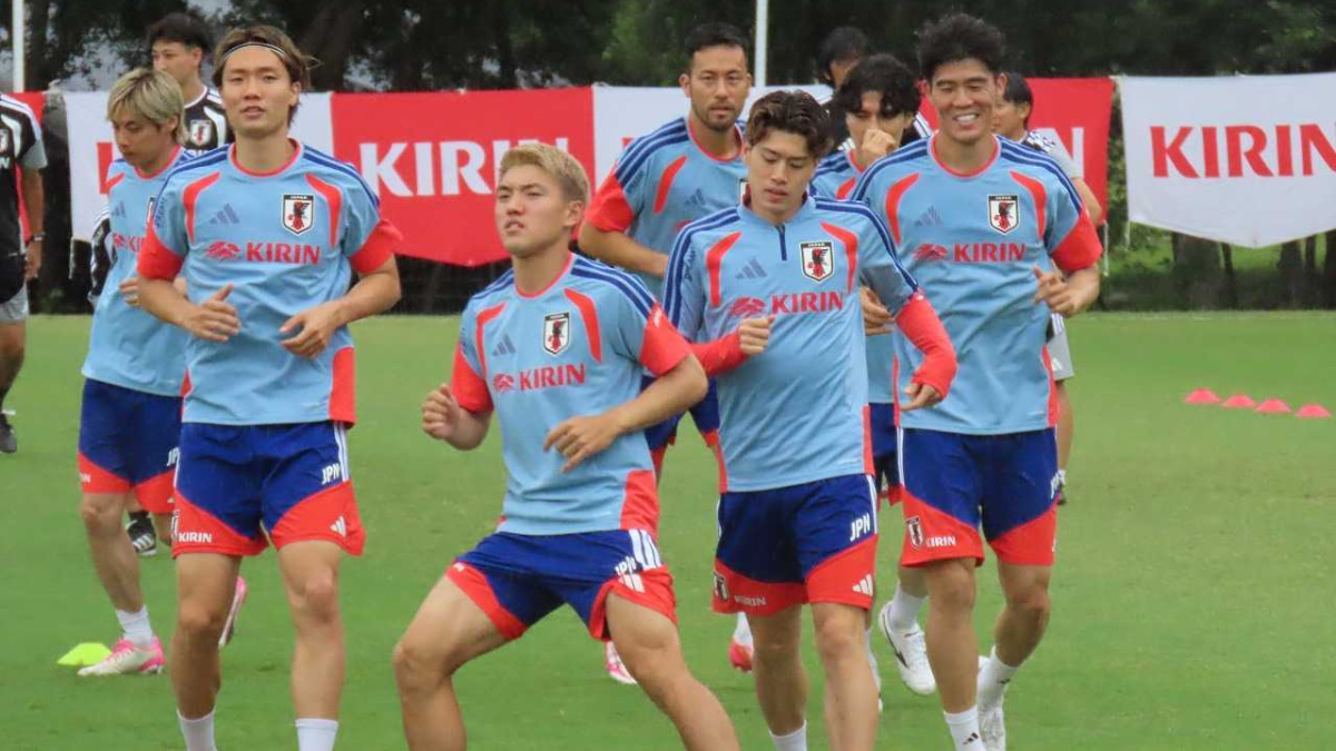 サッカー日本代表　堂安律、鈴木唯人、板倉滉、冨安健洋