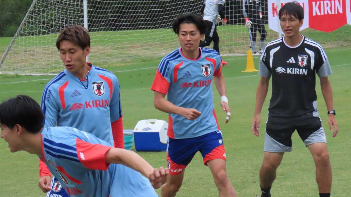 サッカー日本代表　中村敬斗
