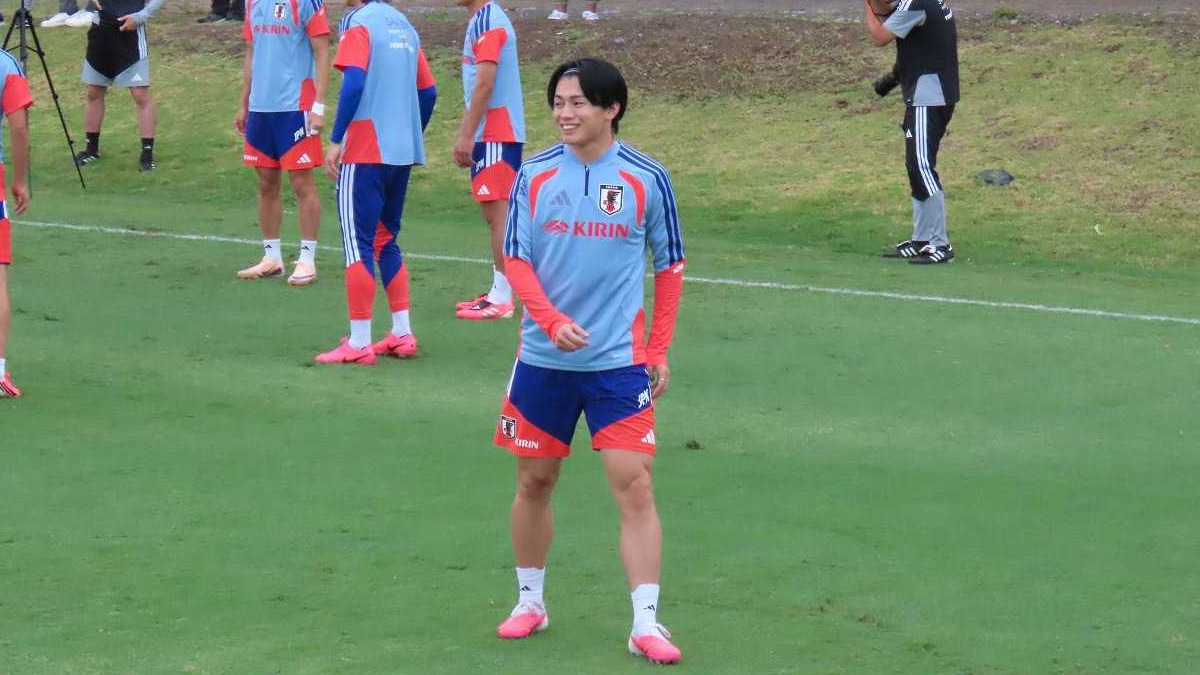 サッカー日本代表　上田綺世