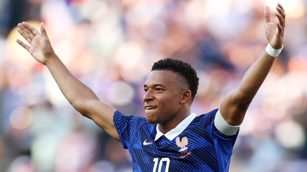 フランス代表が苦しみながらもベスト8進出！ エンバペの今大会7ゴール