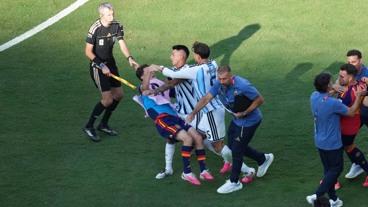 アルゼンチン代表の暴力行為が酷すぎる…DFモリーナがロドリを殴打