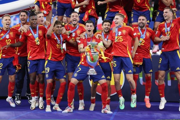 イングランド代表はなぜ優勝できなかったのか。スペインに流れが傾いた